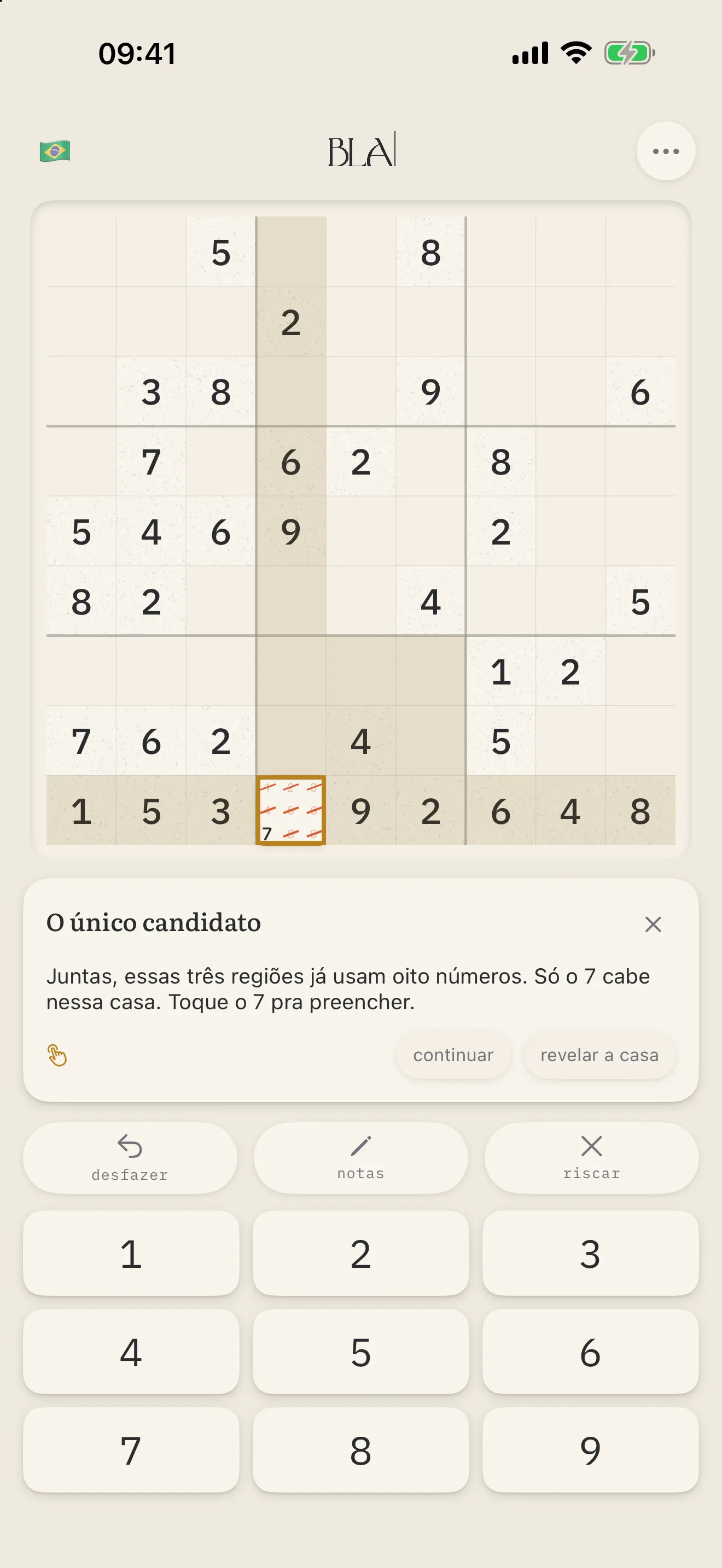 O card da dica aberto sobre o tabuleiro, com o nome da técnica e o raciocínio escrito