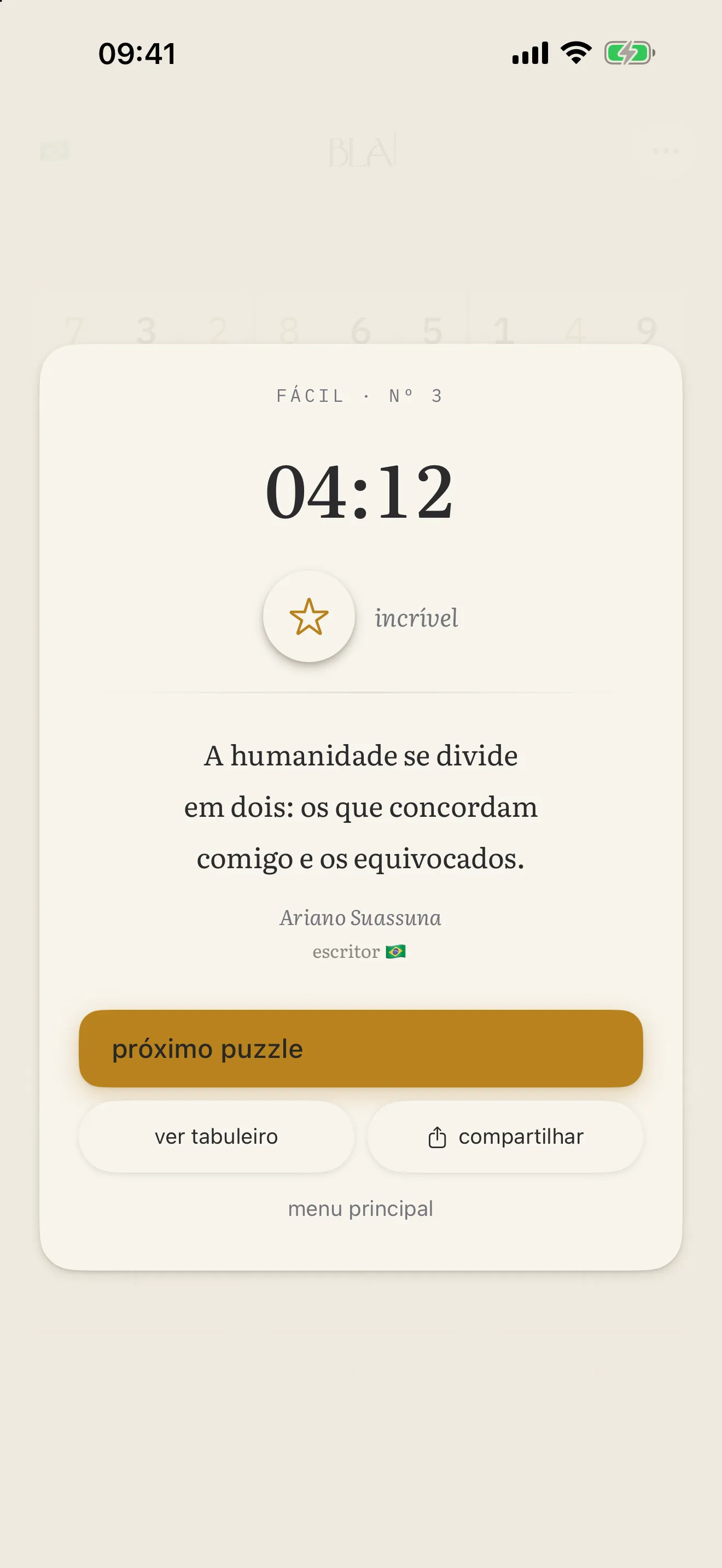 O fim de uma grade, com o tempo, o placar e uma frase